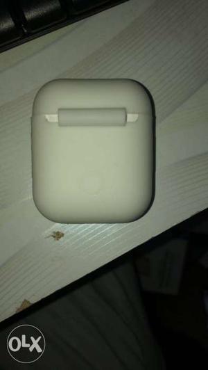 10 Days Used Apple Airpods with Bill Box Cover