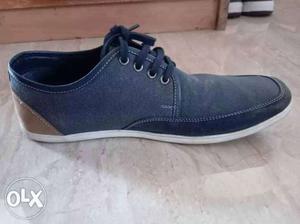 Am selling my max shoes hardly 1 time used in