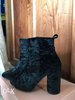 Black Velvet Boots(negotiable) Size-36