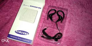 Brand new samsung Earclip earphones with mic Call