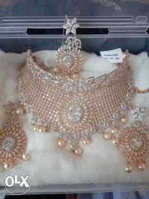 Gold-colored Chandelier Necklace