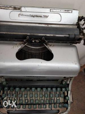Gray Typwriter