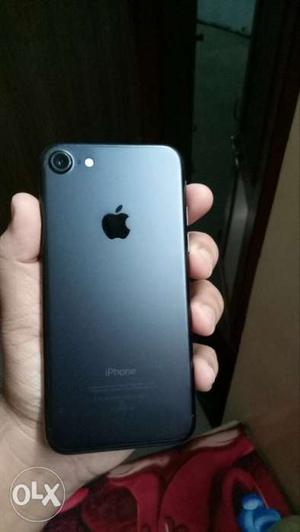 Iphone 7 32 gb mate black with good condition and