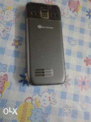 It's a mobile of Micromax which includes 2 mp cameraand