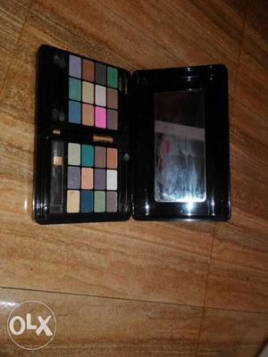 LE MAQUILLAGE COMPLET KIT THE COMPLETE MAKE UP