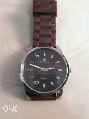 Quartz watch brown color black dail suitable for