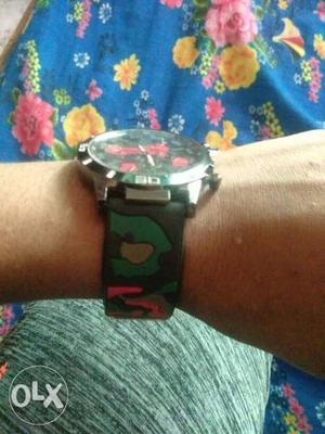Round Green And Black Camouflage Watch With Link Band
