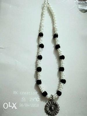Silk thread necklace black nd white with silver