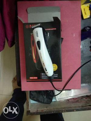 White And Black Nova Corded Hair Clipper With Box