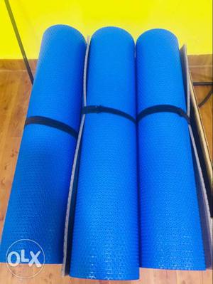 10 brand new yoga and Pilates mats.