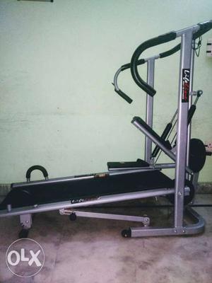 4 in 1 running machine in very good condition.