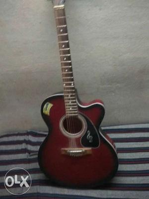 5 months old givson guitar gud condition