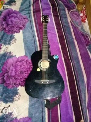 Black Acoustic Guitar with 2 pluctrums,belt.