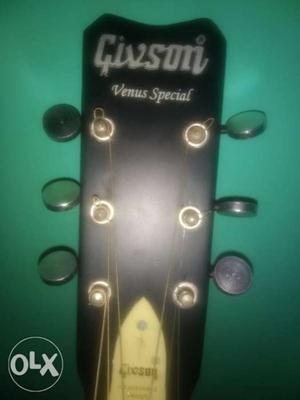 Black And Beige Gibson Guitar Headstock