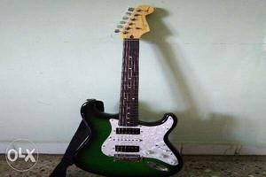 Fender Stratocasterehasaan noorini signature