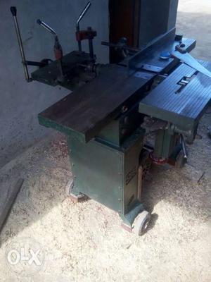 Green And Black Table Saw