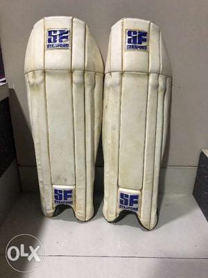 Its a Stanford Keeping Pads for Cricket. Free