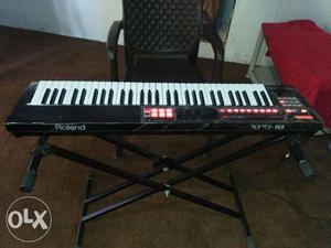 Roland keyboard xps 10,7 month old with only bag
