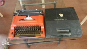 Super typewriter in working condition