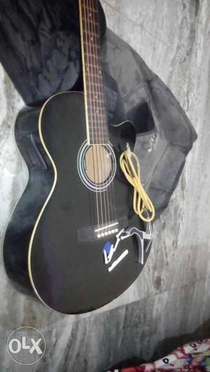 Urgent sale jimm guitar with one kapo and with