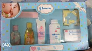 Baby's Johnson's Gift Medium Box