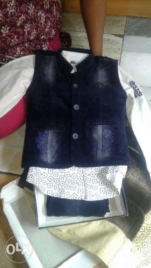 Blue Vest In Thane