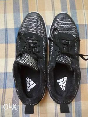 Adidas shoes brand new 10 size still not used
