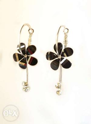 Beautiful black coloured flower earring..ideal