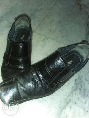 Black original leather shoes in good conditn