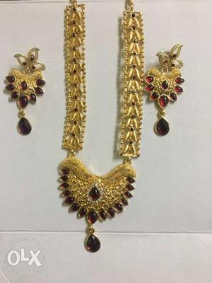 Gold-colored Necklace And Pair Of Earrings With Red