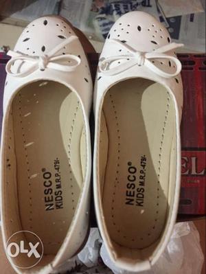 Pair Of White Leather Boat Shoes brand new size 7 inch