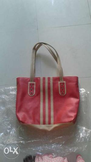 Quality leather bags each Rs.. 800