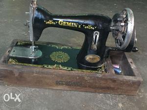 Black and bron sewing machine working machine