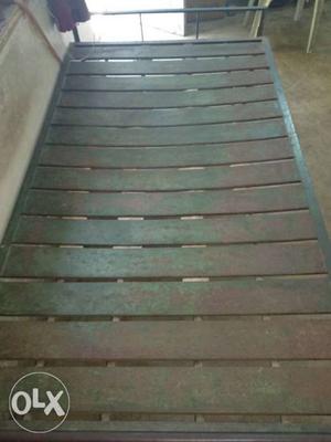 Metal bed 3*6 feet..large size