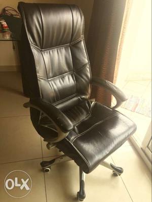Office executive chair/ arm chair