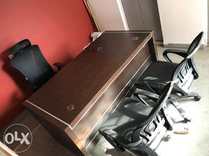 Office table and chairs - Boss Chair orthopaedic