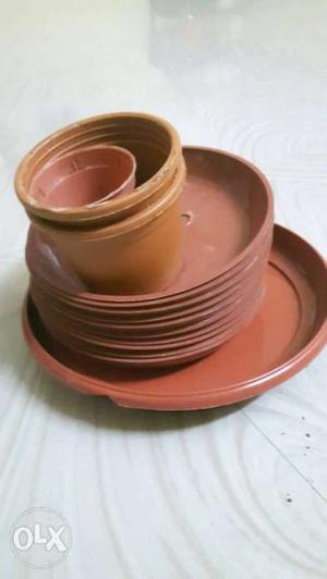 Plastic plates for potted plants