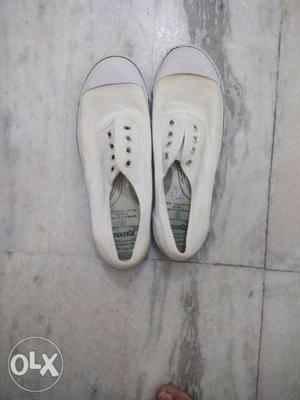 Relaxo 5 number white PT shoes, new like condition