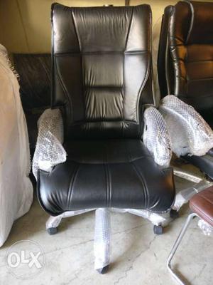 Rexine cushioned executive chair at offer price