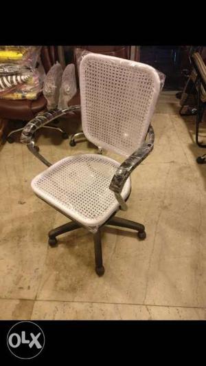 Wire knitted chair available at offer price