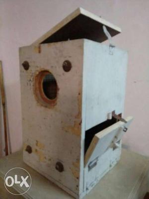 Wooden breeding box for your its sufficient for