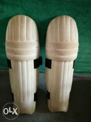 Ultra light cricket batting/wicket keeping pads