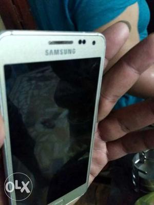 4G 32Gb Samsung Alpha in 32gb in white and gold