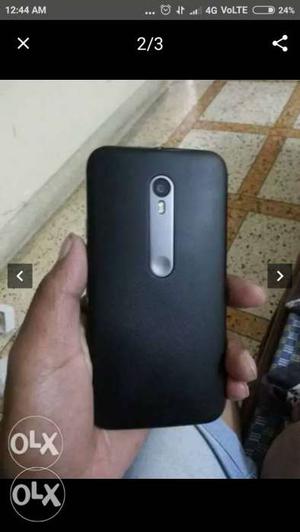 4G Motorola G3 in 16gb in black and white color
