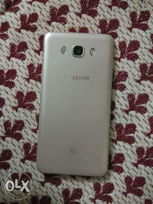 A very good condition Samsung J7 4G phone.. one