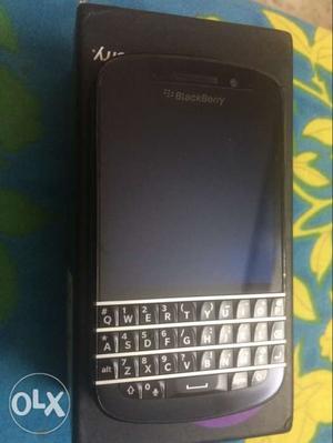 Blackberry q10 with 2gb ram 16 gb internal space.