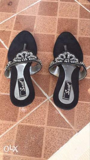 Branded ladies sandles in very good condition