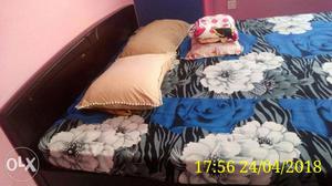 Hard n durable king size bed with one sided