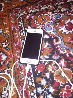 I phone 5s 16 gb mint condition not even a