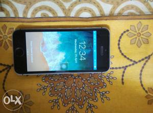I phone 5s 64 GB in God condition without box